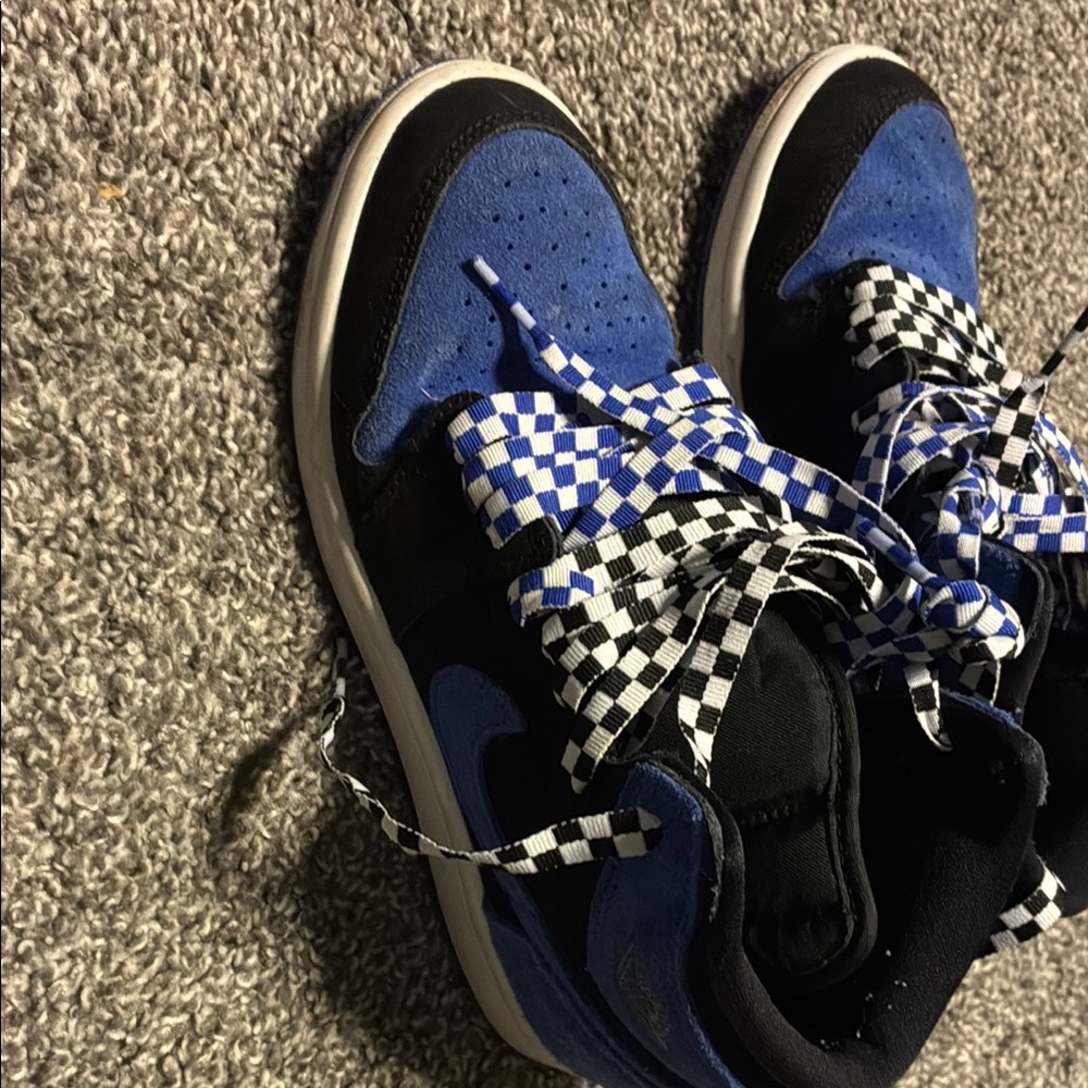 Air Jordan 1 Retro High OG “Royal” – Checkerboard Lace Remix! 3y